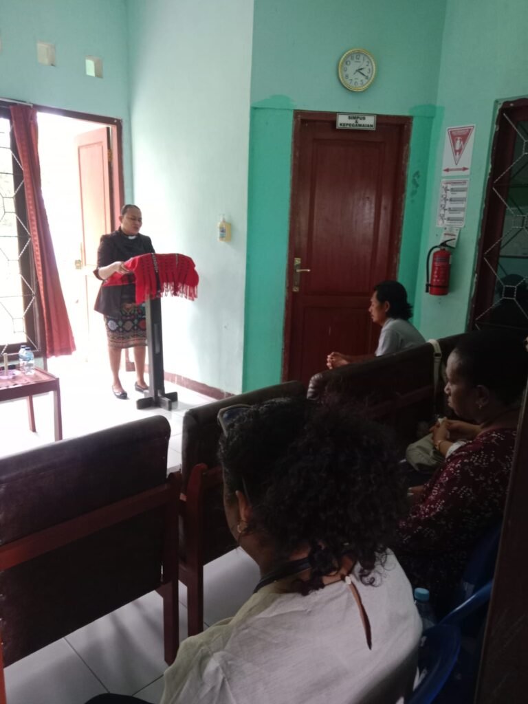 Tak Hanya Rawat Pasien, Perawat di Kabupaten Sorong Rutin Ikut Pengajian dan Ibadah, Ini Tujuannya 2 108356 768x1024 1