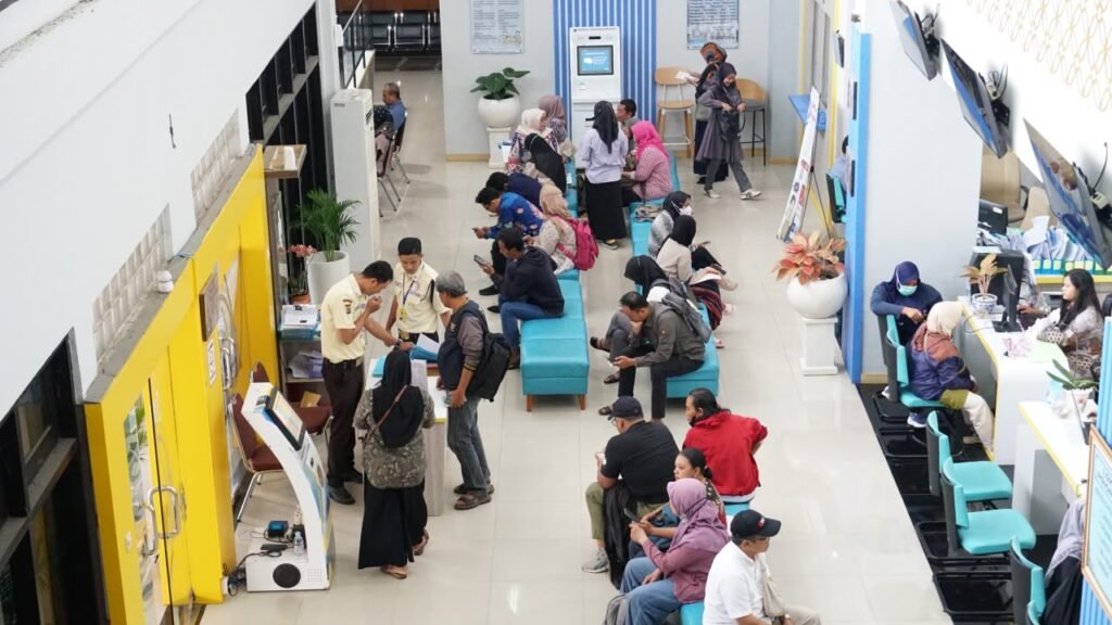Tak Perlu Datang Pagi-pagi ke Kantor BPN, Kini Booking Nomor Antrean Bisa Lewat HP 2 115373 1024x576 1