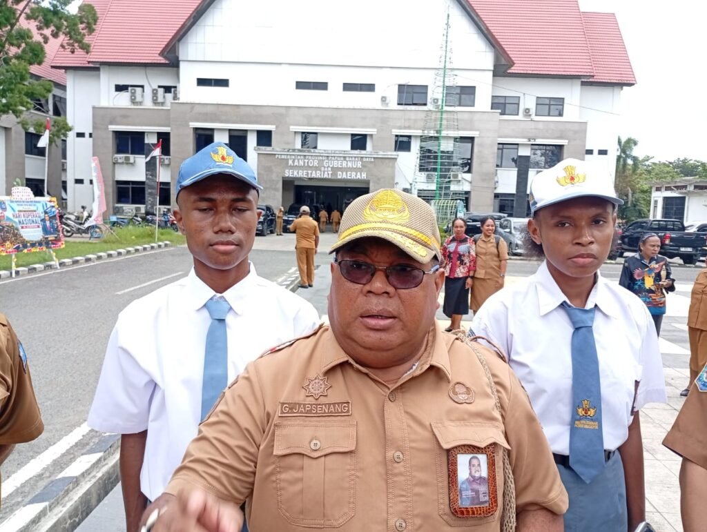 Dua Putra-Putri Papua Barat Daya Lolos Paskibraka Tingkat Pusat, Gubernur Lepas Menuju Pemusatan Latihan 1 140208 1024x771 1