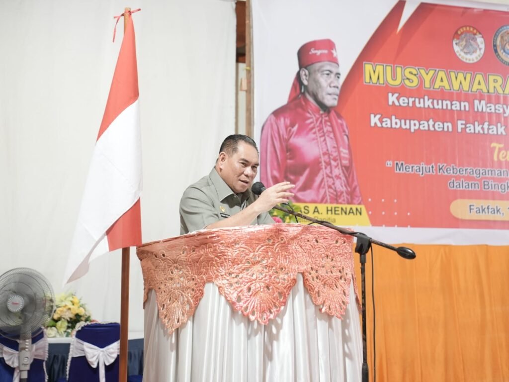 Slamet Efruan Terpilih Pimpin Kerukunan Masyarakat Kei Fakfak, Bupati Samaun: Jadilah Perekat Persatuan dan Mitra Pembangunan 1 161531 1 1024x768 1