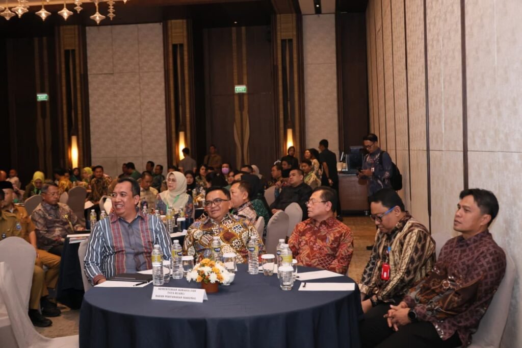 Menteri Nusron Dorong Sinergi IPPAT dan Pemda Percepat Layanan Pertanahan 1 177831 1024x682 1