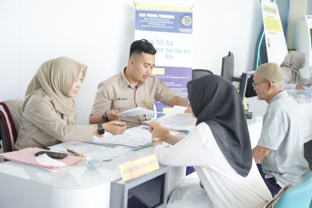 Pengecekan Sertipikat dan SKPT Berbeda, ATR/BPN Minta Masyarakat Tak Salah Gunakan Layanan 2 32528 1024x682 1